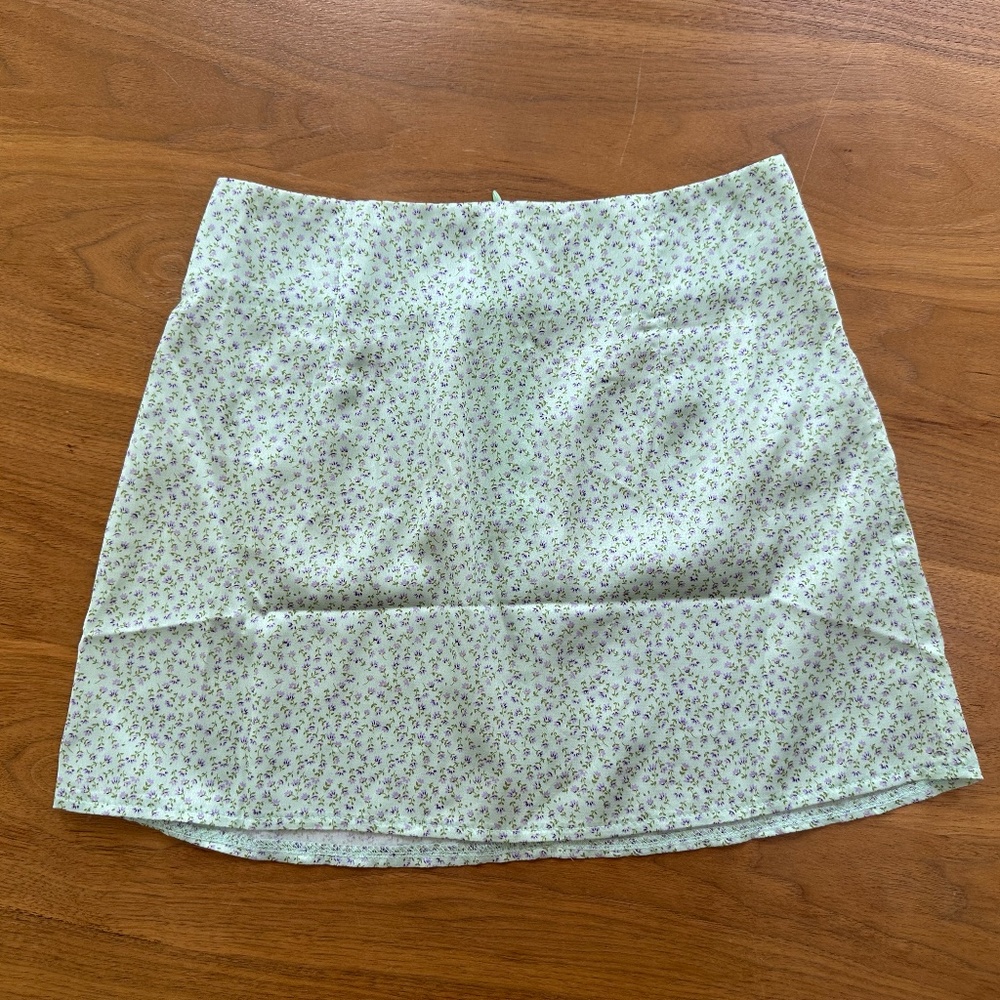 Princess Polly Mint Green with Purple Flowers Mini Skirt Size 2